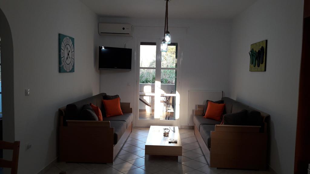 Naxos Olive & *