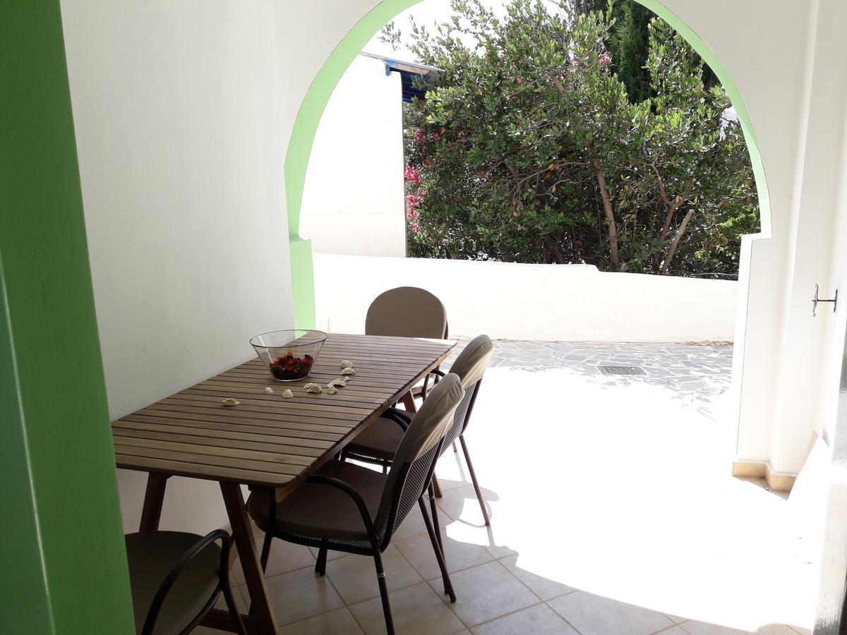 Naxos Olive & * Engares